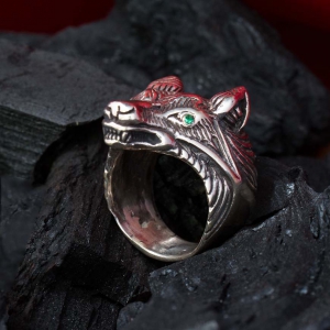 Кольцо Волк с камнями в глазах